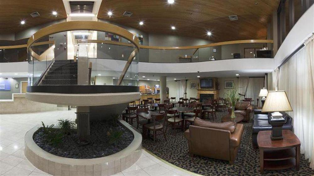 Holiday Inn Express Detroit-Warren/General Motors Technology Center By Ihg Exterior photo