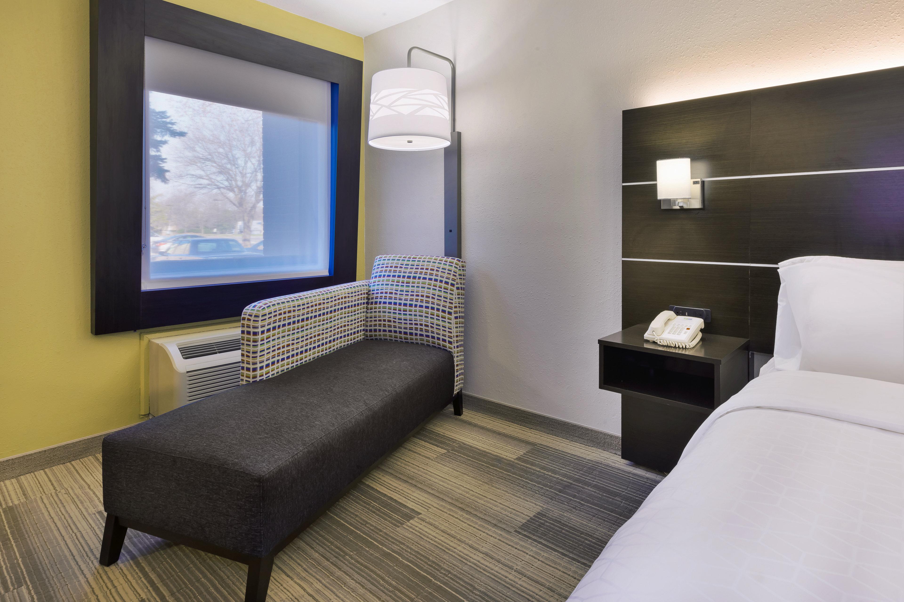Holiday Inn Express Detroit-Warren/General Motors Technology Center By Ihg Exterior photo