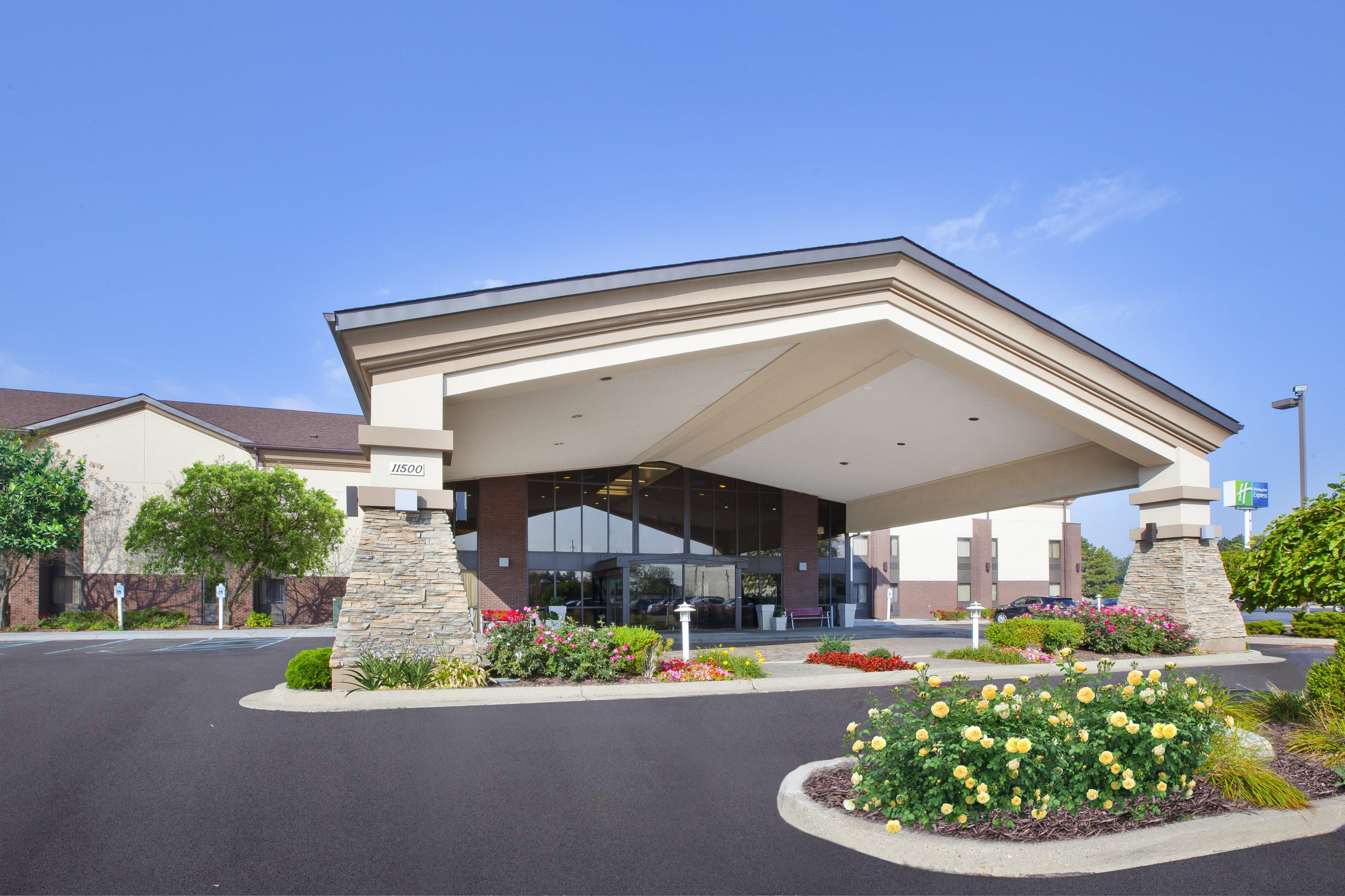 Holiday Inn Express Detroit-Warren/General Motors Technology Center By Ihg Exterior photo