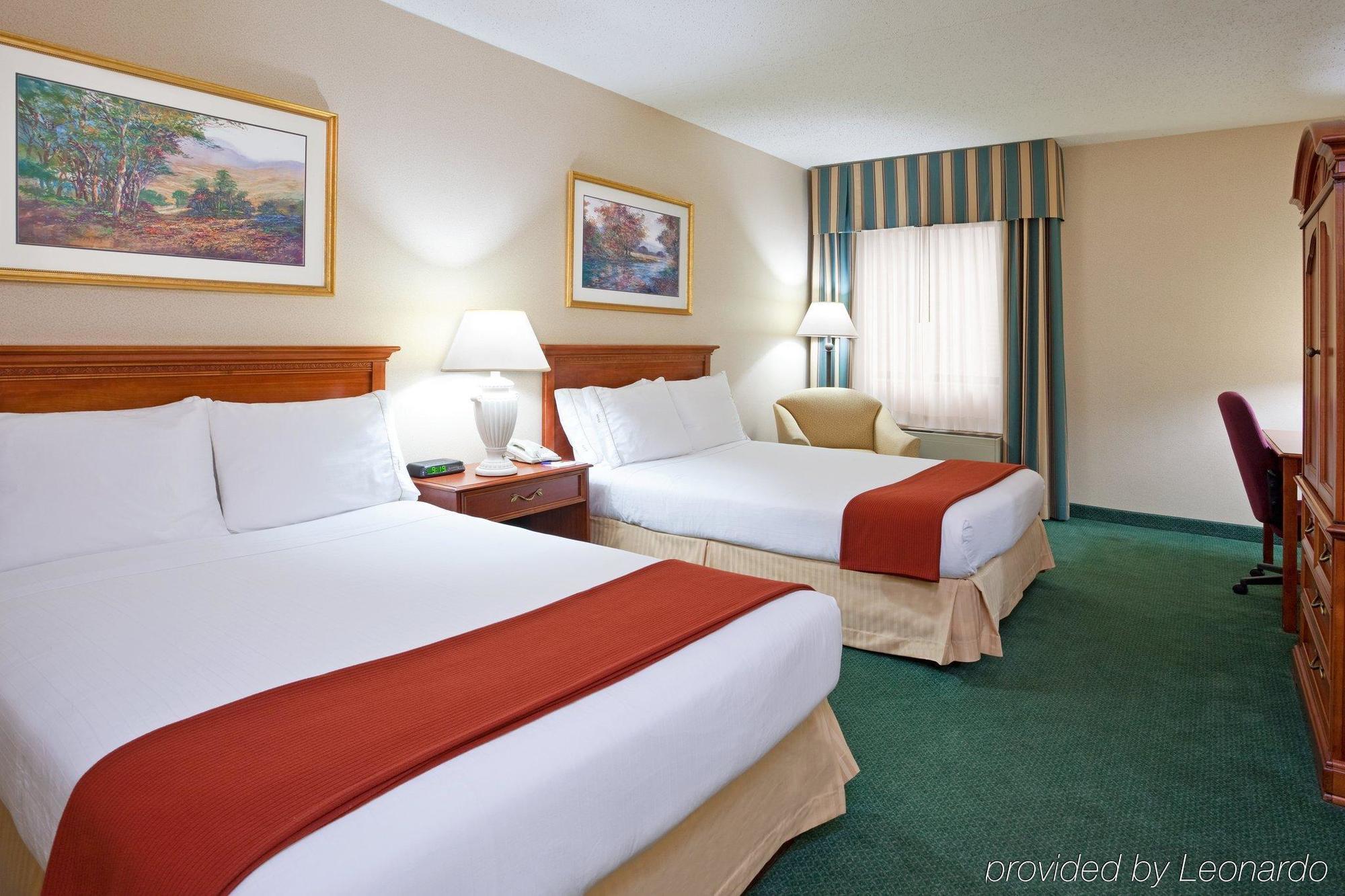 Holiday Inn Express Detroit-Warren/General Motors Technology Center By Ihg Exterior photo
